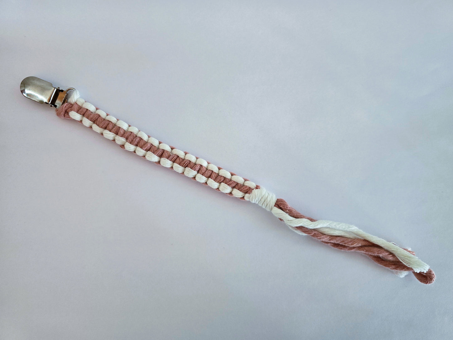 Attache tétine Blanc et Vieux Rose